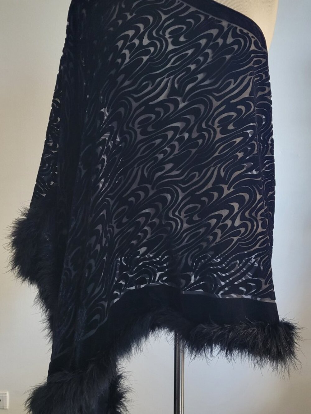 Chico’s Black Burnout Velvet Poncho with Faux Fur Fringe Accents - Picture 10 of 10